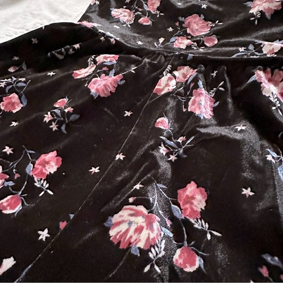 Velvet Floral Romper - Picture 3 of 4